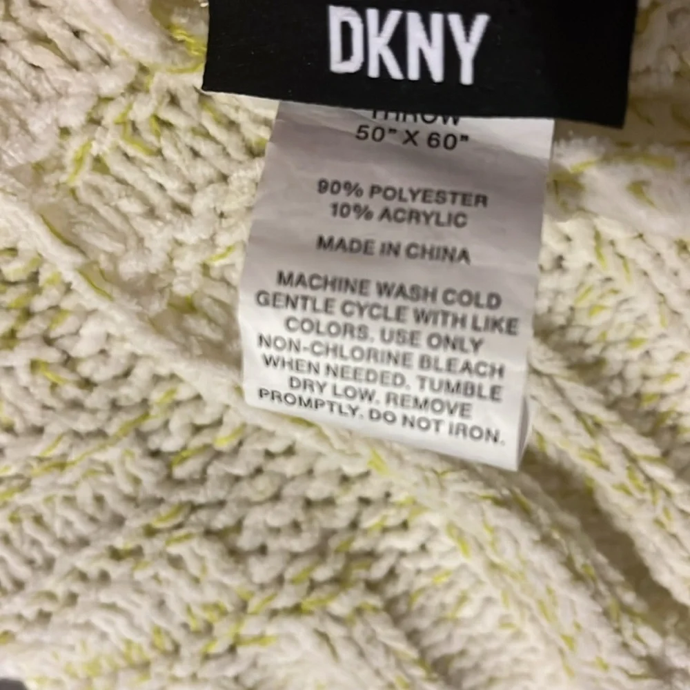 DKNY Harper Throw Blanket 50”x60” Apple Green new